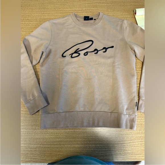 NWT’s Hugo Boss Cursive Logo Sweatshirt Crewneck Regular Fit Men’s Size Medium